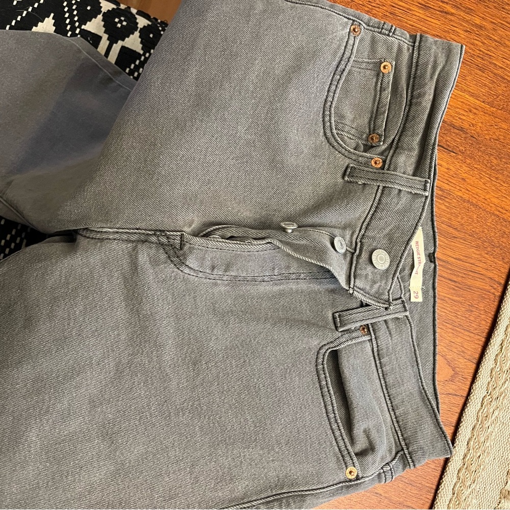 Levi's High Rise Jeans - Picture 2 of 6